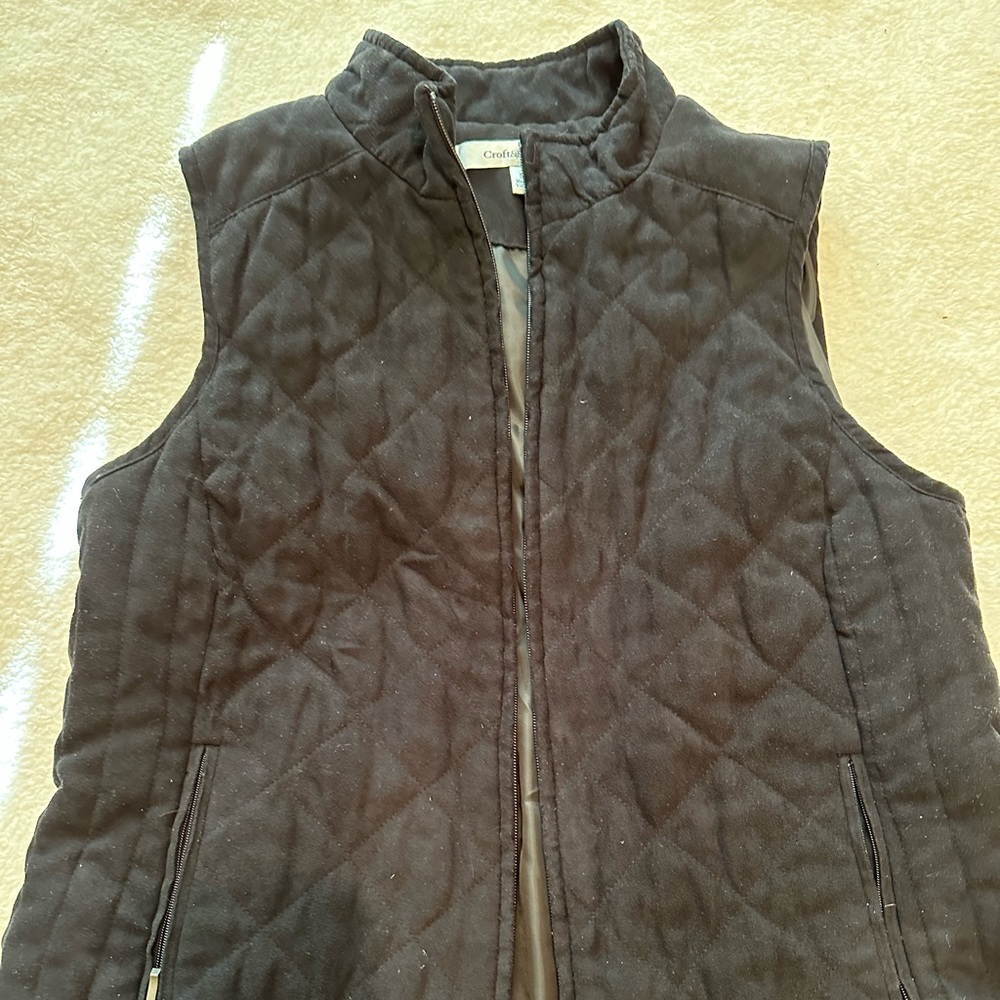 Ladies black quilted vest. Size medium. Like new condition